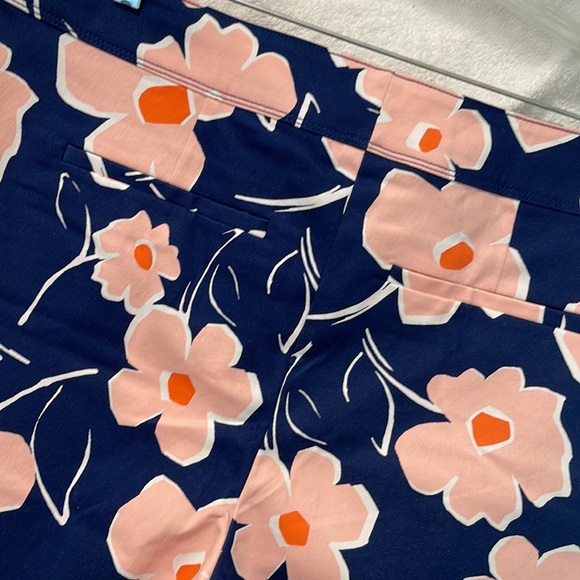 Super cute womens shorts with scalloped legs. Brand new. Never worn. - Picture 6 of 9